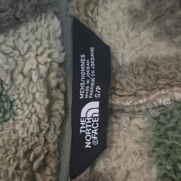 EUC "The North Face" Campshire Camo quarter zip - Picture 3 of 3